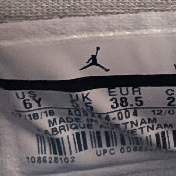 Nike Air Jordan XXXIII 33 Vast Grey  Size 6Y